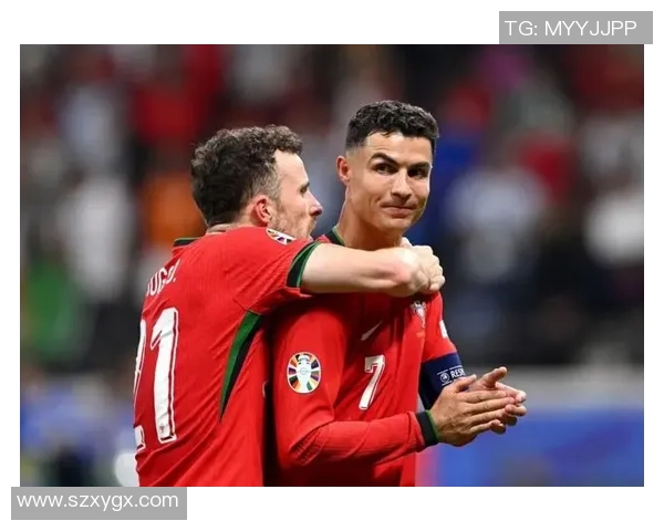 足球明星痛失亲人感人视频引发网友热议与深切哀悼